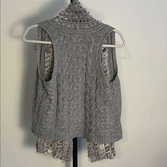 EUC Mystree Vest Gray Sweater Cardigan Rabbit Fur Collar Small Medium - Picture 4 of 5